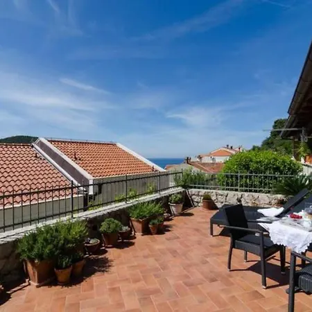 Luxury Sea View Apartment *